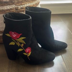 FLORAL BLACK BOOTIES